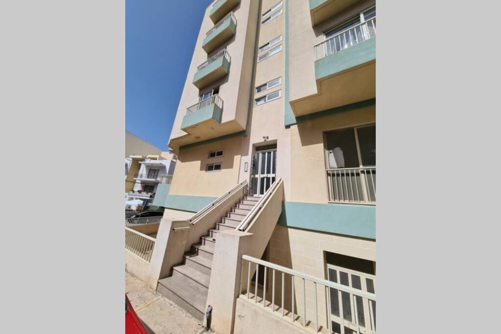 Bugibba Corner Apartment Stone Away From The Sea Bahía de San Pablo Exterior foto
