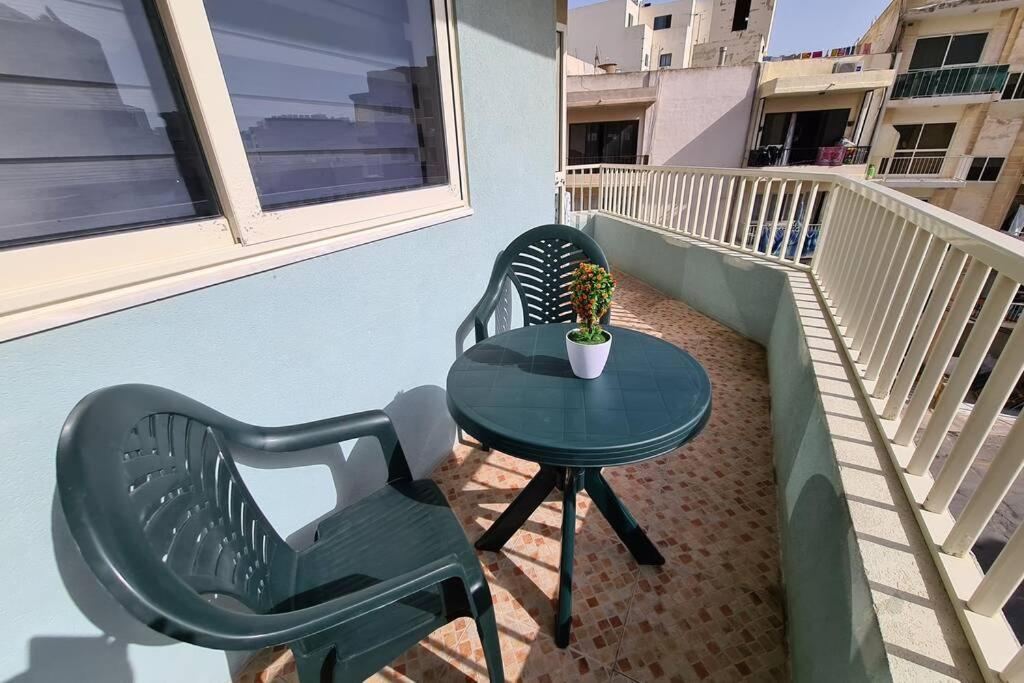 Bugibba Corner Apartment Stone Away From The Sea Bahía de San Pablo Exterior foto